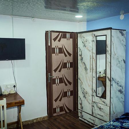 Flips With Mykonos Guest House New Delhi Bagian luar foto