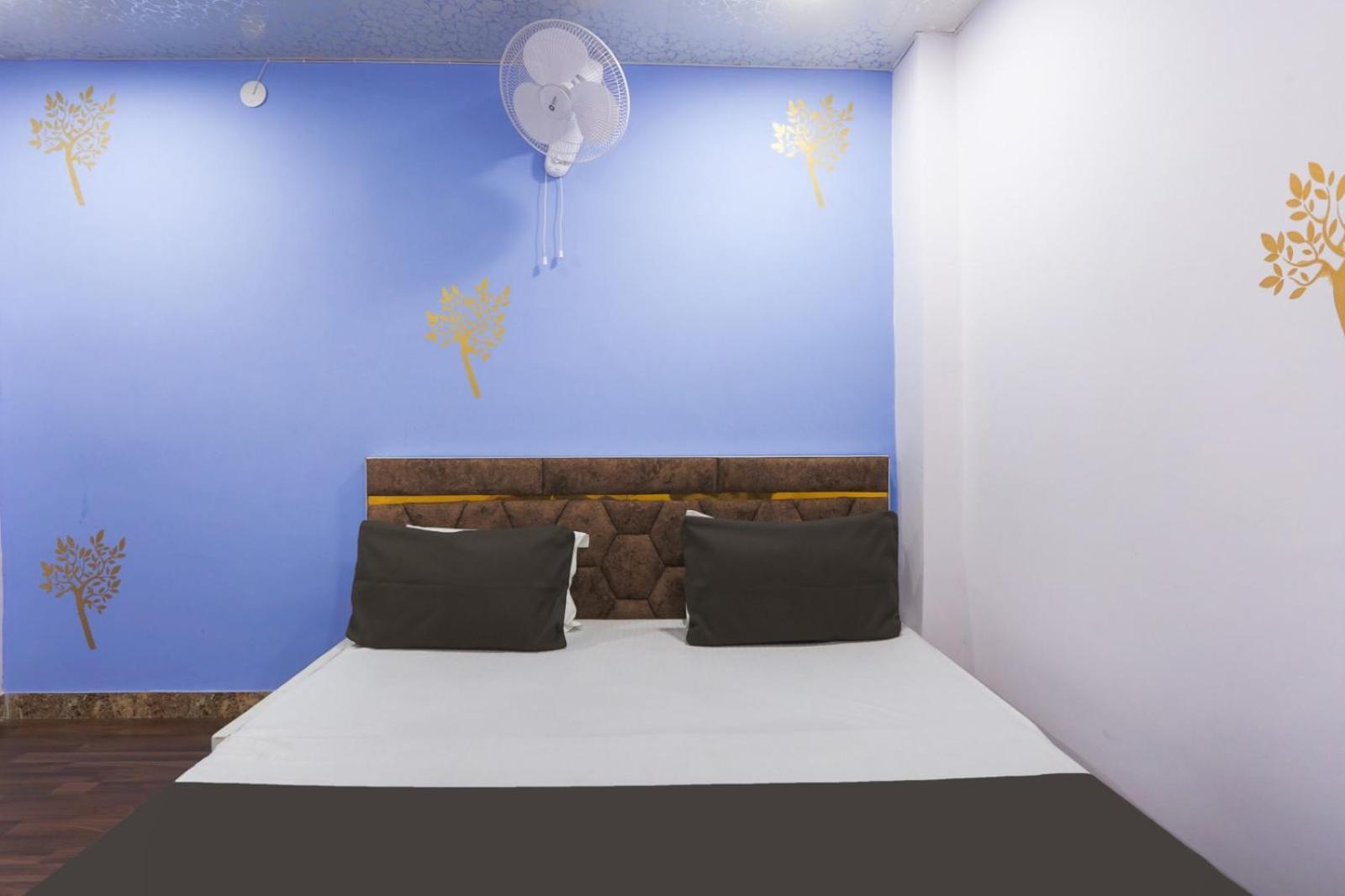 Flips With Mykonos Guest House New Delhi Bagian luar foto