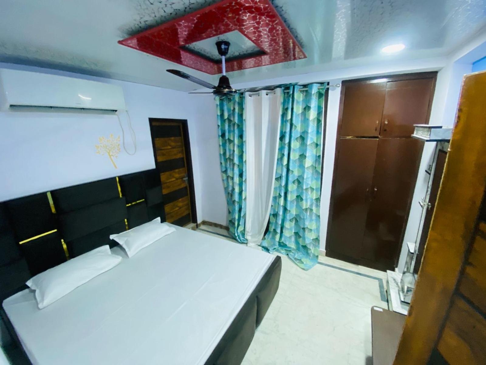 Flips With Mykonos Guest House New Delhi Bagian luar foto